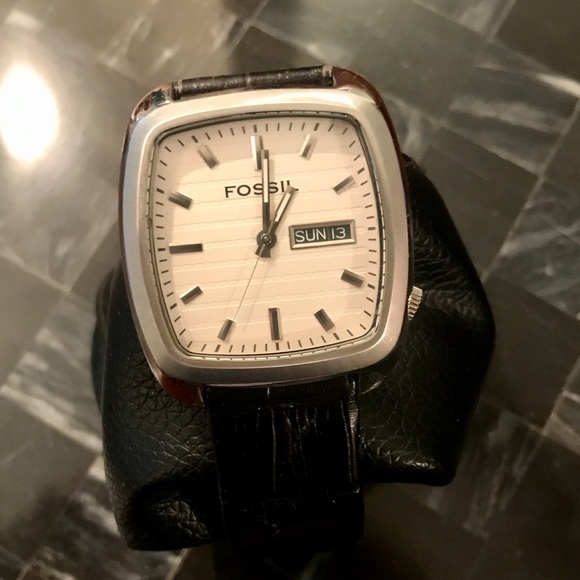 Fossel Watch - Picture 1 of 2